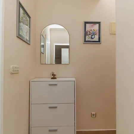 Mira דירה זאדאר